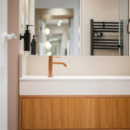 Maison Elia, Boutique 1 Min & Old Town Ac شقة